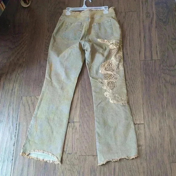 Beautiful detailed Jeans - Picture 5 of 9